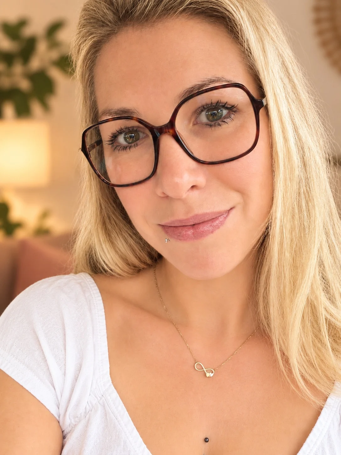Jennifer, fondatrice d’EJAA, souriante et accueillante